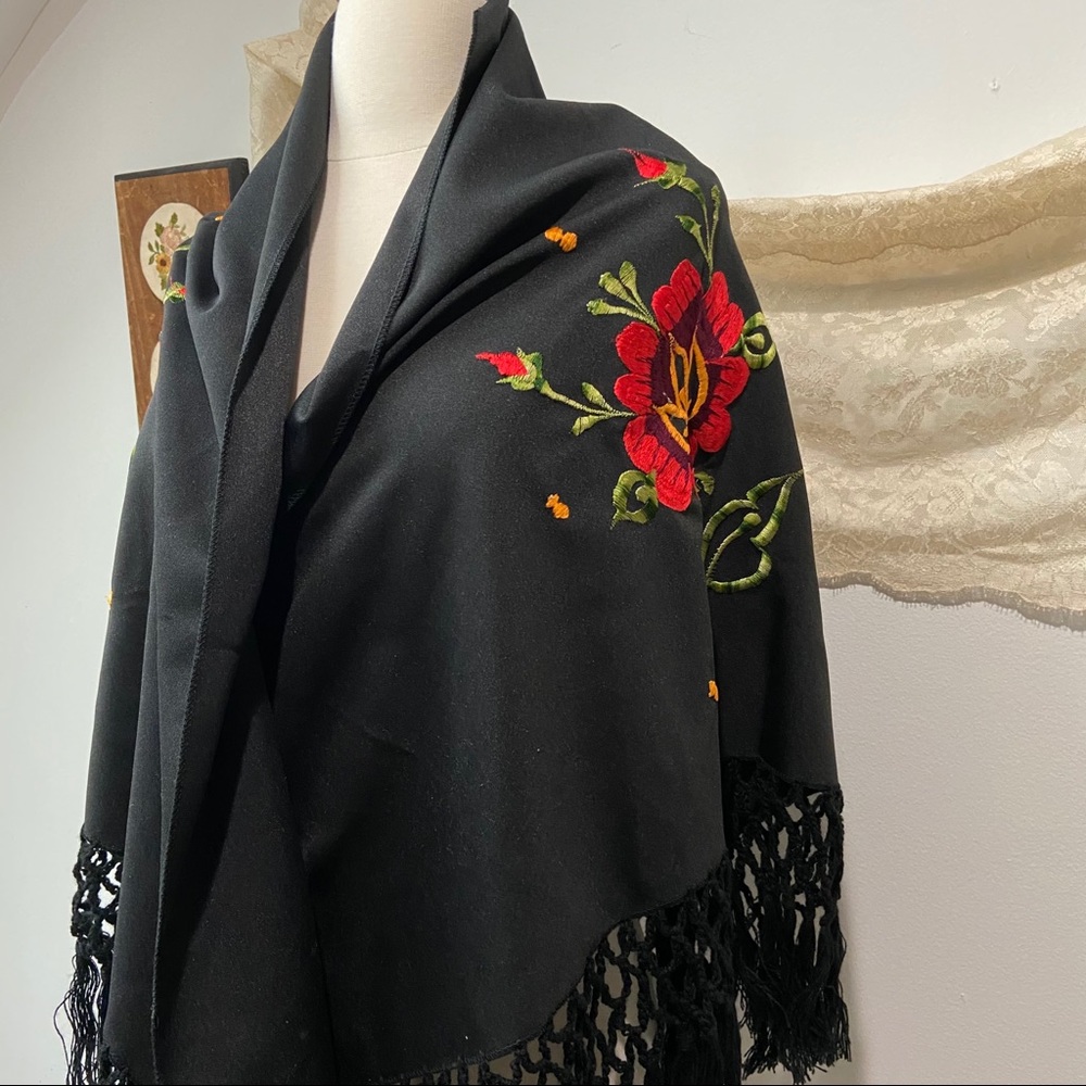Vintage Embroidered Piano Shawl - Picture 4 of 7